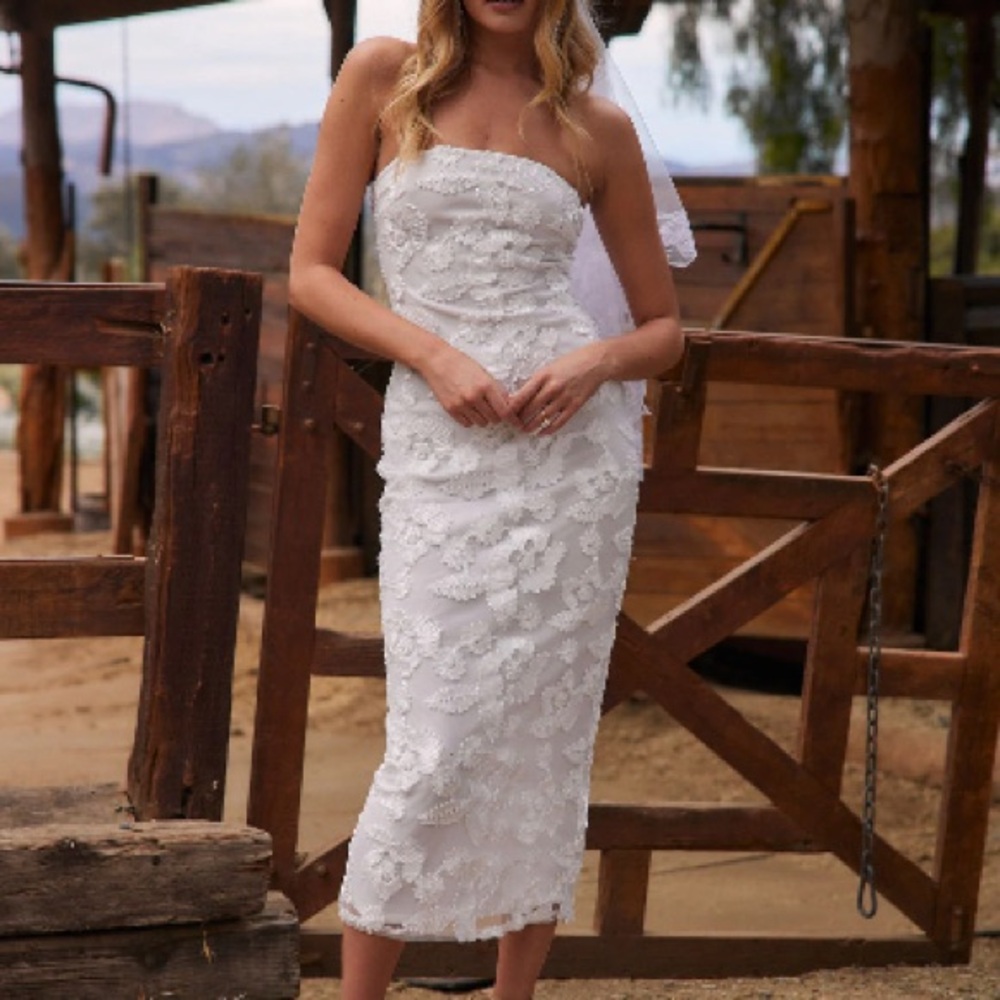 12th Tribe Leilani White Floral Textured Strapless Dress